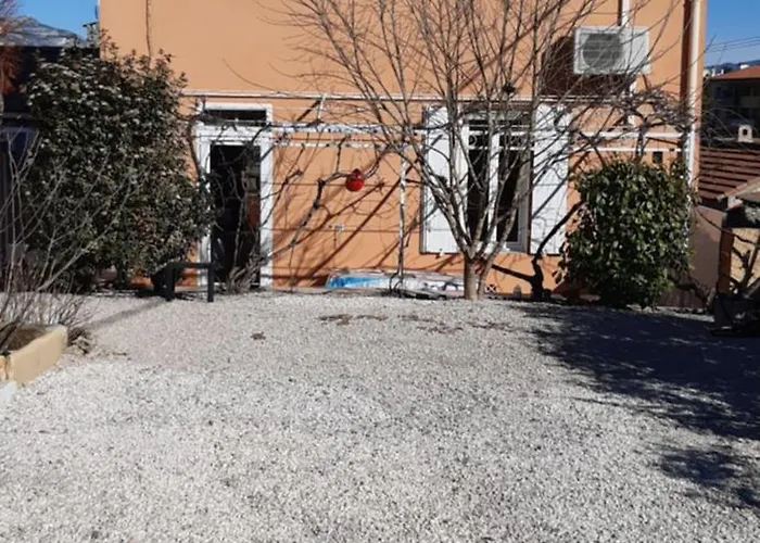 CHEZ VERO - Chambre d'hôte privée - proche Cassis Ste Baume Marseille Le Castelet Agora - parking clos - Aubagne