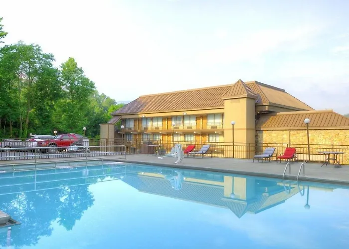 Clarion Pointe Downtown Gatlinburg Hotel