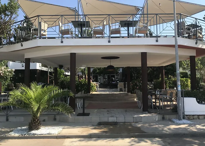 Guesthouse Punta Mira - Beachfront Novalja