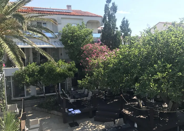 Guesthouse Punta Mira - Beachfront Novalja