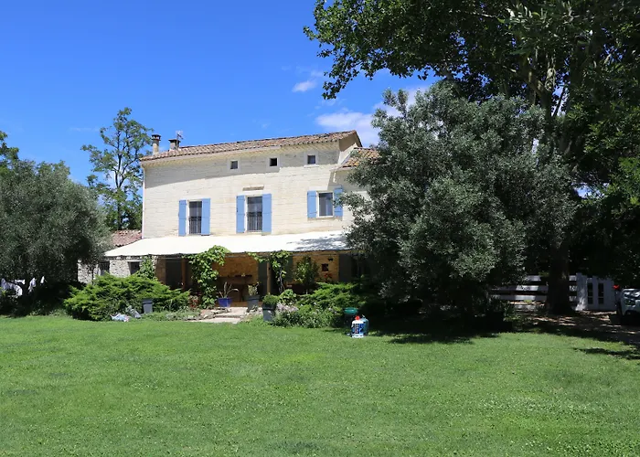 Le Mas Des Cerisiers Jacuzzi Et Sauna Inclus Pour Tous Les Logements Avignon