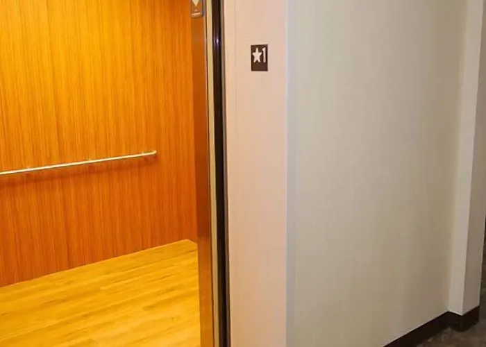 White House Suites Plainfield