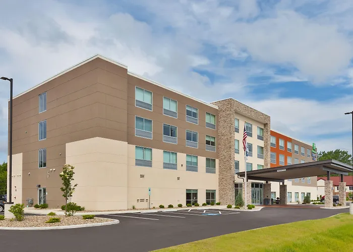 Holiday Inn Express & Suites - Milan - Sandusky Area By Ihg
