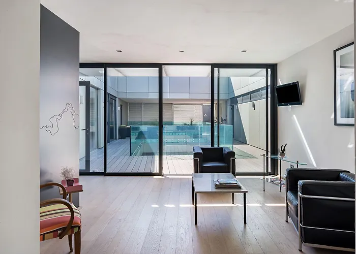 La Loge De Mer, Lodge Urbain Perpiñán