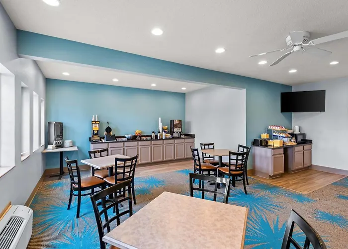 Days Inn By Wyndham Carroll