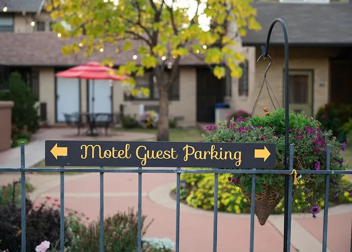 The Crest Motel