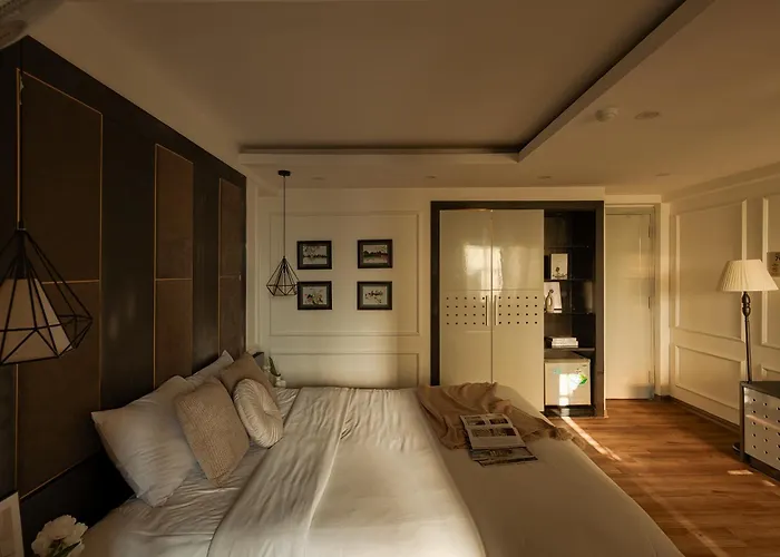 Keypad Hotel - 24 Hang Ga