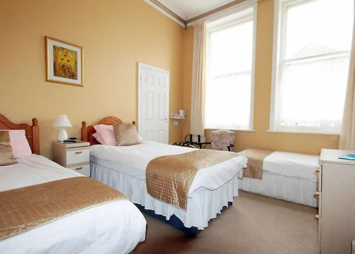 Oyo Marine Parade Hotel, Eastbourne Pier