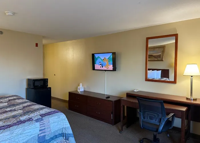 Days Inn By Wyndham St. Louis/Westport Mo Maryland Heights