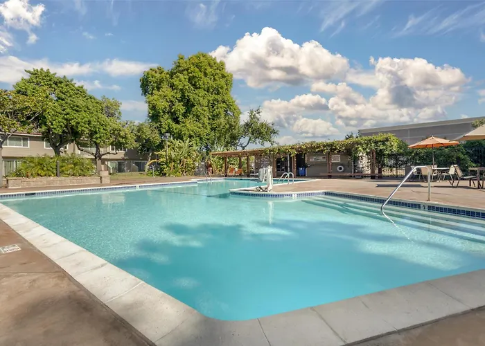 Best Western Plus Garden Court Inn Fremont