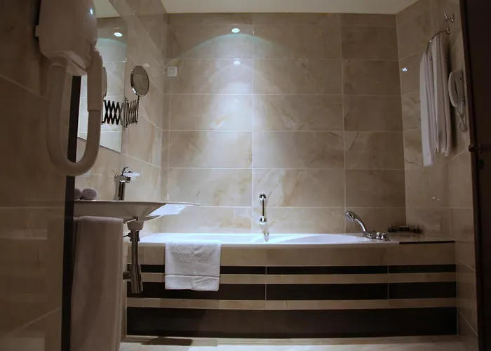 Rosslyn Dimyat Hotel Warna