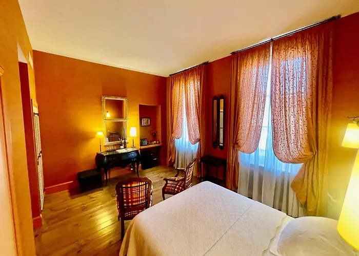 Demeure Saint Louis Historic Manor, City 700M, Free Parking,A C,Clim,Wifi, City View, Garden Carcassonne