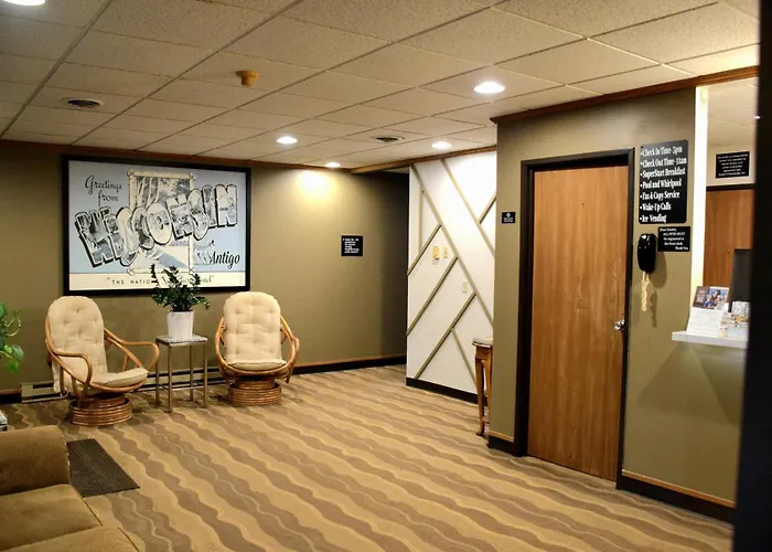 Super 8 By Wyndham Antigo