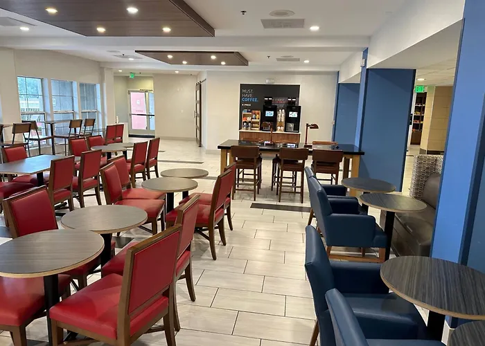 Holiday Inn Express & Suites Tracy By Ihg