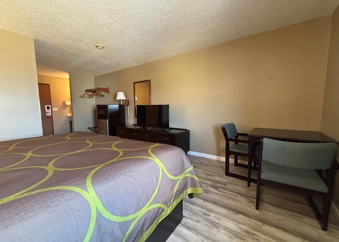 Super 8 By Wyndham Normal Bloomington