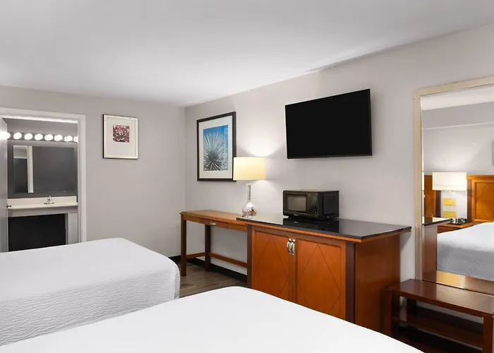 Basecamp Puyallup A Travelodge By Wyndham
