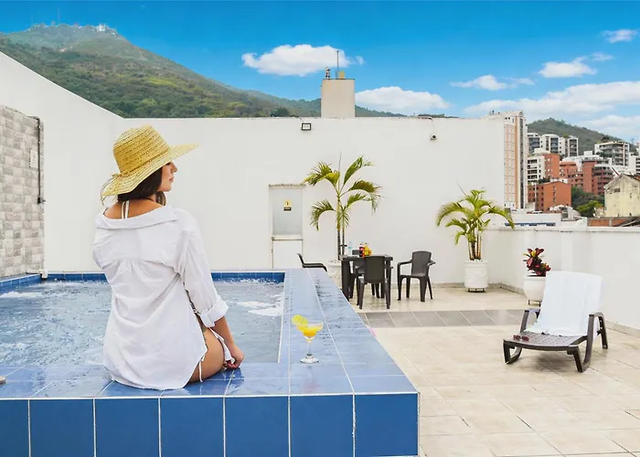 TAMA Hotel Granada Real Cali