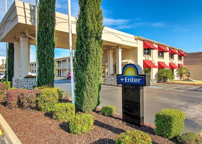 Days Inn By Wyndham Market Center Dallas Love Field