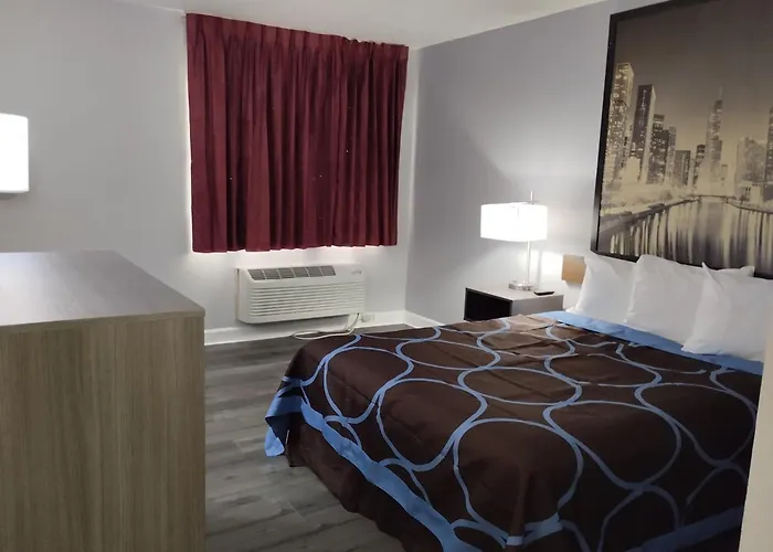 Super 8 By Wyndham Morris Hotel
