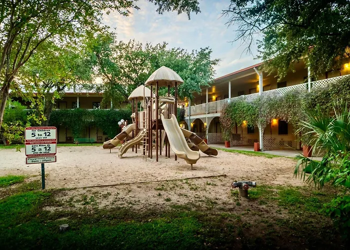Family Garden Inn & Suites Laredo