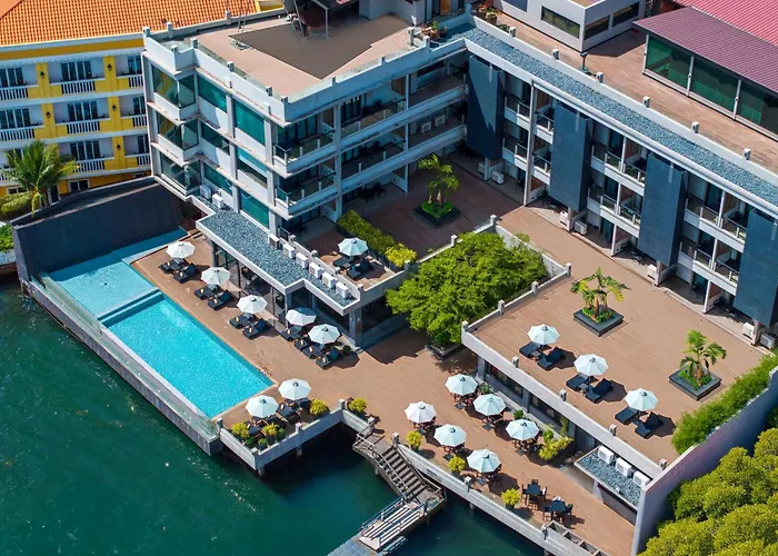 Two Seasons Coron Bayside Hotel
