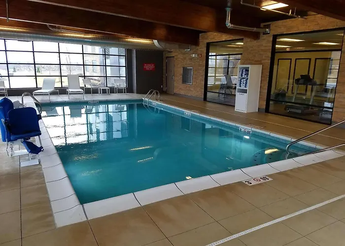 Country Inn & Suites By Radisson, Lawrence, Ks