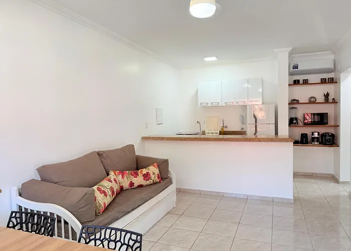 Flat estudio 110 Amarilis Riviera de São Lourenço, 03 piscina climatizada, serviço de hotelaria, limpesa e troca de toalhas diária, carregador veiculo elétrico e servico de praia finais de semana WiFi 500