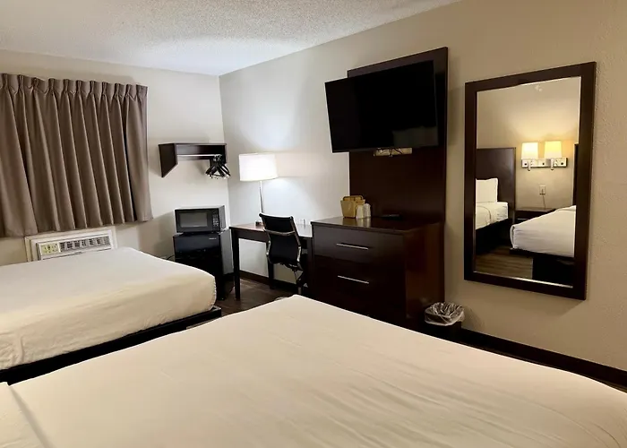 Baymont By Wyndham Findlay Motel