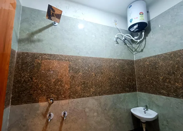 Hotel Shree Krishnam Palace ! Near Prem Mandir & Isckon Temple ! Best Value Rooms With All Amenities & Facilities
