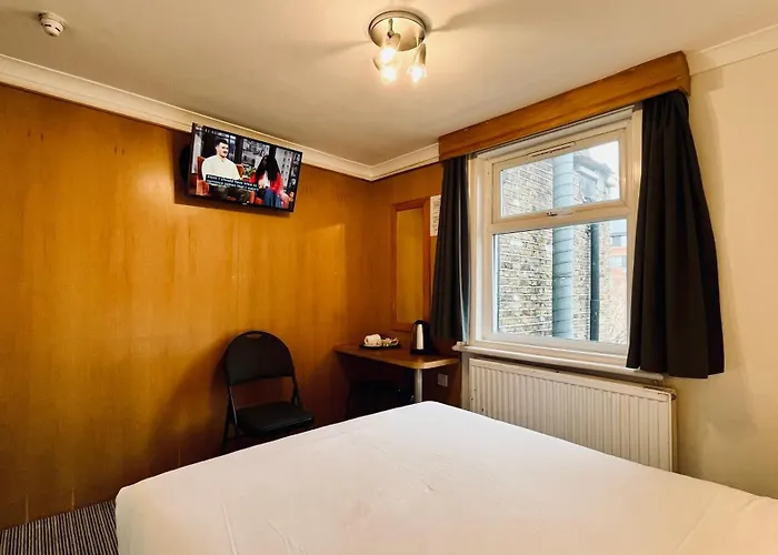 West Cromwell Hotel