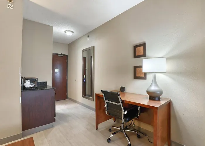 Comfort Suites Madison West - Middleton