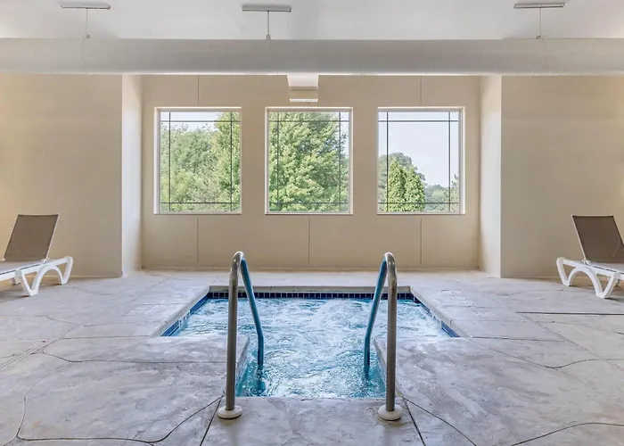 Comfort Suites Lake Geneva East