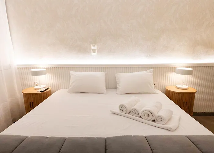 Lux Hotel 5 Mins Walk From Port Of Piraeus And Metro Station