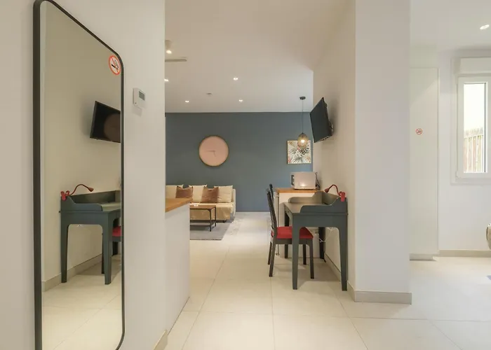 Chic & Comfortable Apartment, Private Terrace
