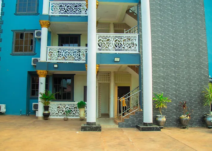 Opheboat Villa And Cuisine Services