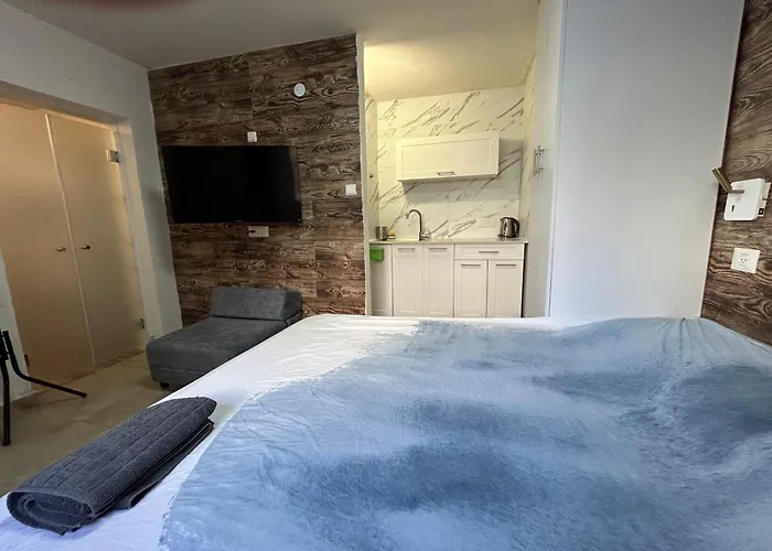 Studio With Terrace & Free Parking