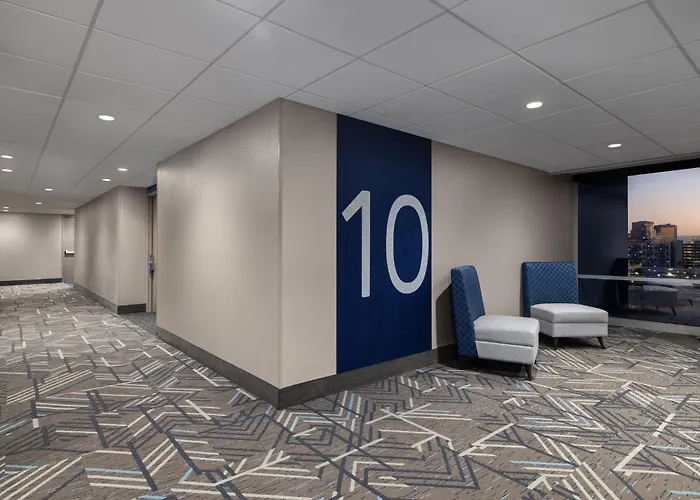 Holiday Inn Express & Suites Phoenix - Midtown, An Ihg Hotel
