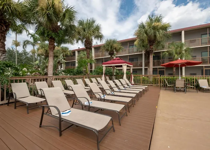 Red Roof Inn Plus+ & Suites Naples Downtown-5Th Ave S