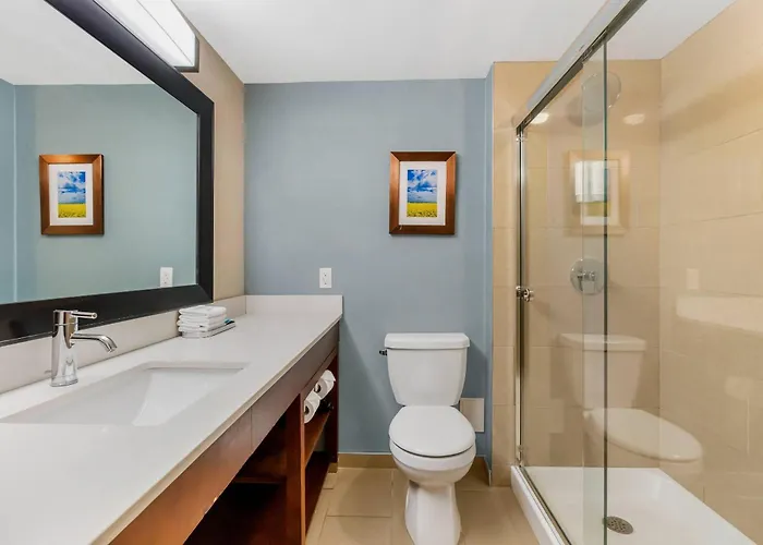 Clarion Hotel & Suites