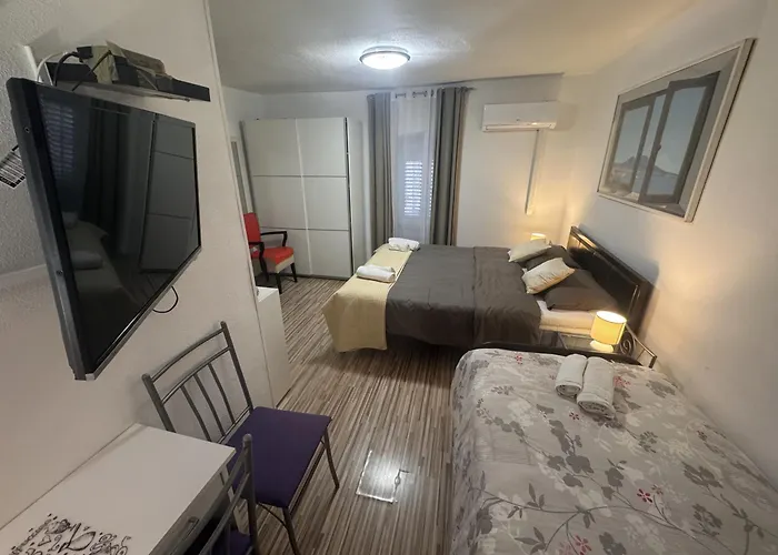 Damira Rooms