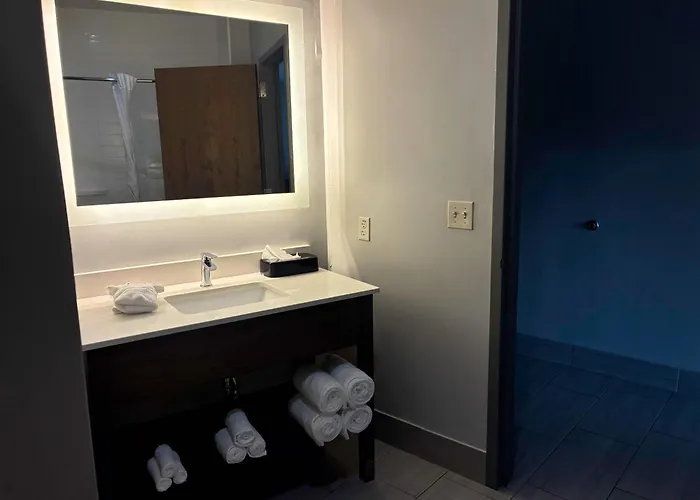 Comfort Inn & Suites Near Lake Guntersville Scottsboro