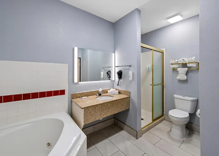 Quality Inn & Suites Manhattan