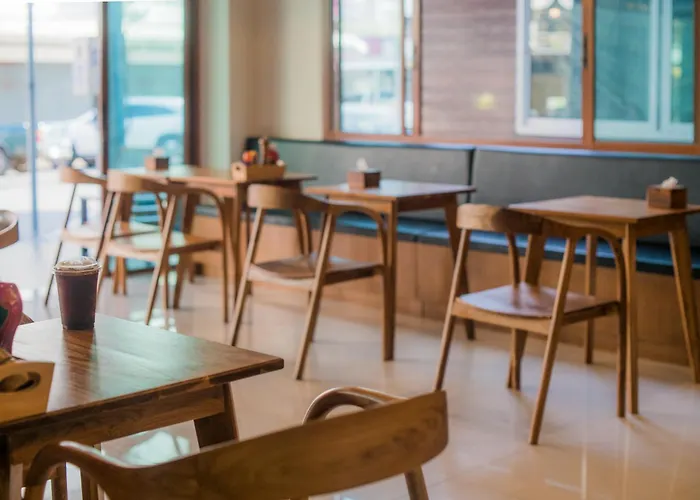 Tiya House Rooms & Cafe