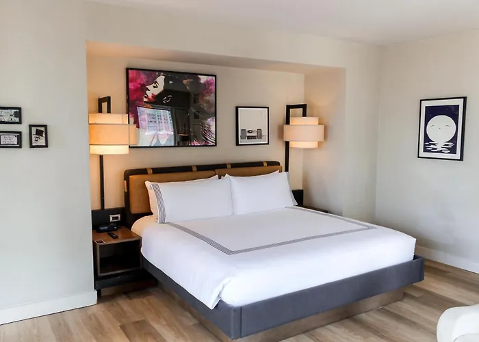 Thompson Chicago, By Hyatt Hotel