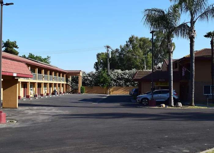 Super 8 By Wyndham Visalia