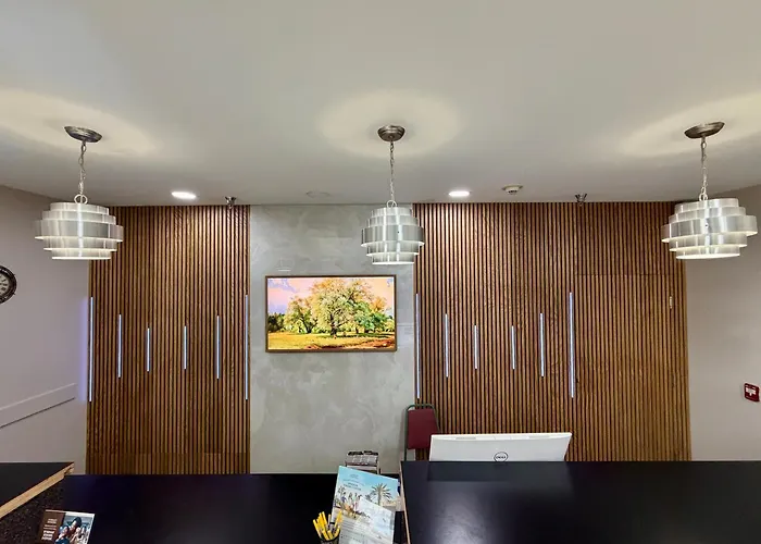 Days Inn & Suites By Wyndham Morris I-80