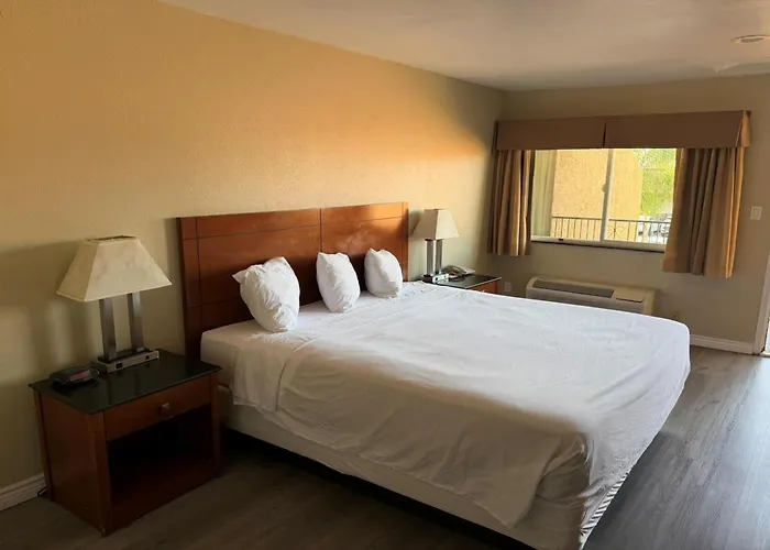 Travelodge By Wyndham Hemet Ca