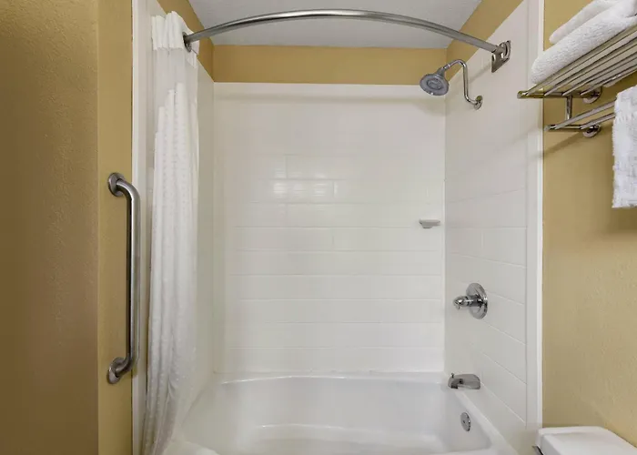 Warrensburg Hotels