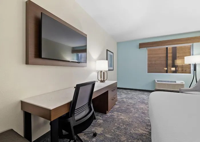 La Quinta Inn & Suites By Wyndham Santa Cruz
