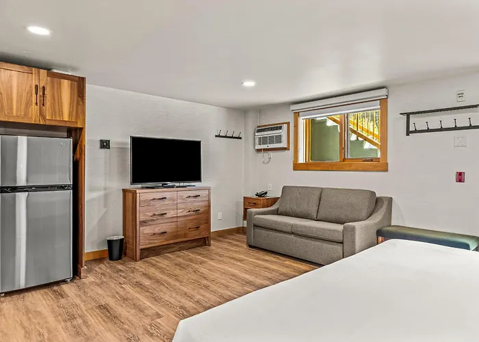 Hotel Canoe And Suites